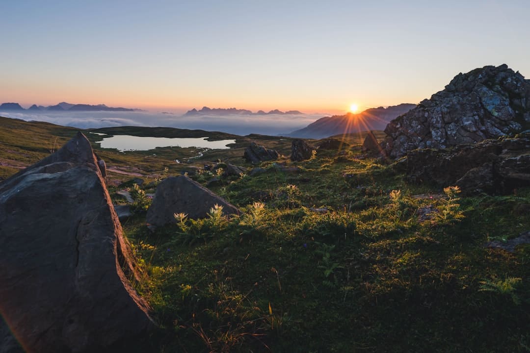 超快光熱工藝0.02秒產(chǎn)生3000℃高溫 能快速合成高性能催化劑