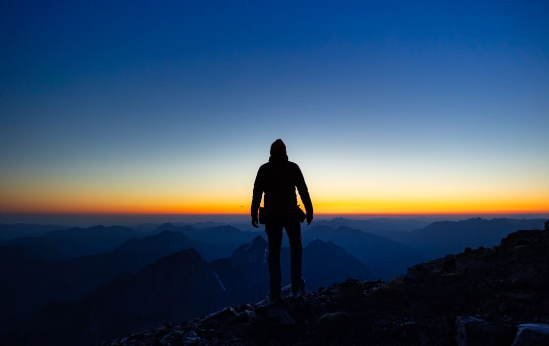 稀缺性杰出 需求遠(yuǎn)景達(dá)觀 2025年銻、銦等小金屬行情可期