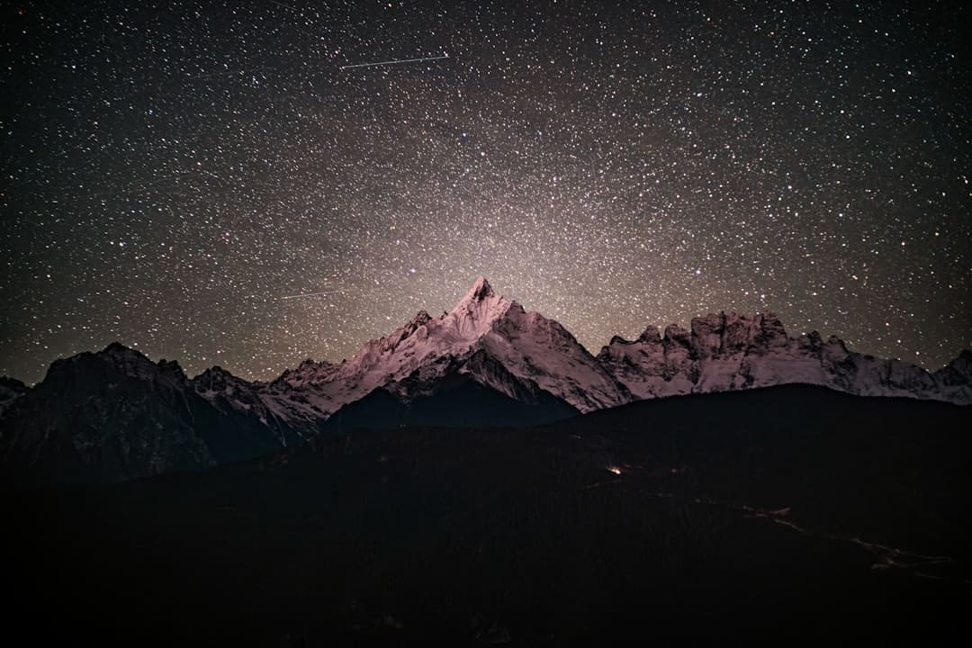 趙麗穎代言紀(jì)梵希彩妝引爭(zhēng)議？品牌前史與演員挑選解析