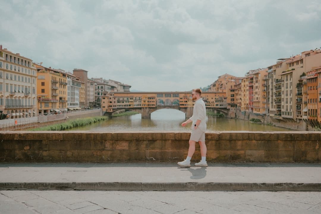 多只大牛股發(fā)表半年報 長城軍工、舒泰神虧本 多家行業(yè)龍頭成績出爐