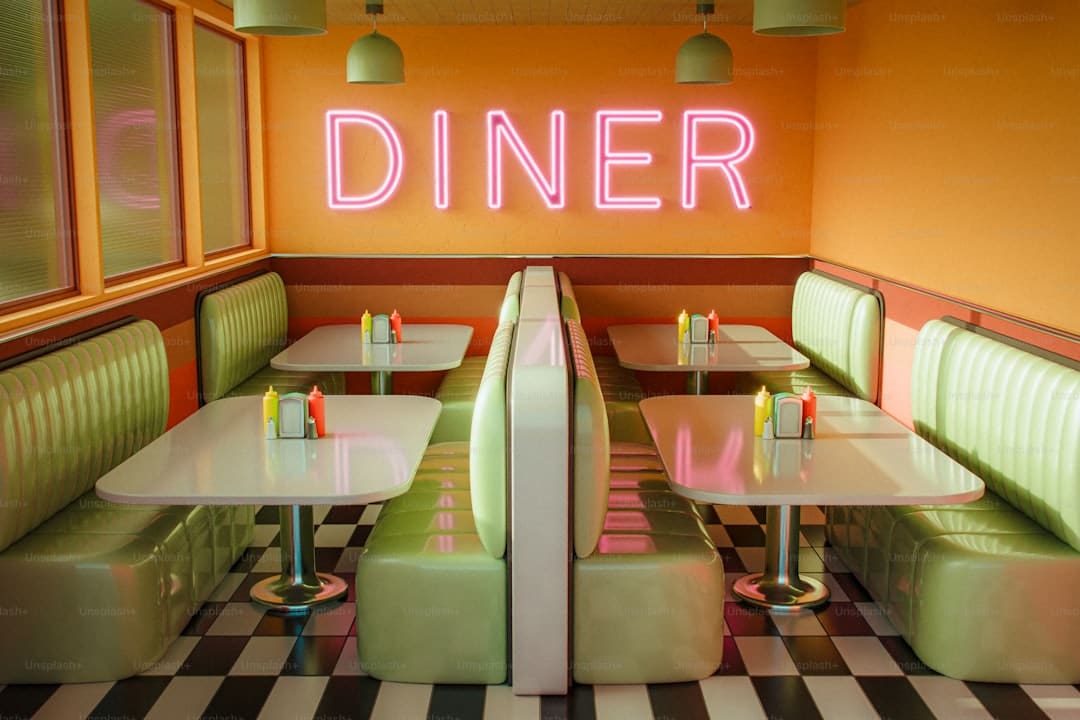 最賺錢的春秋航空先下場(chǎng)卷：招40歲“空嫂”能減少成本嗎？